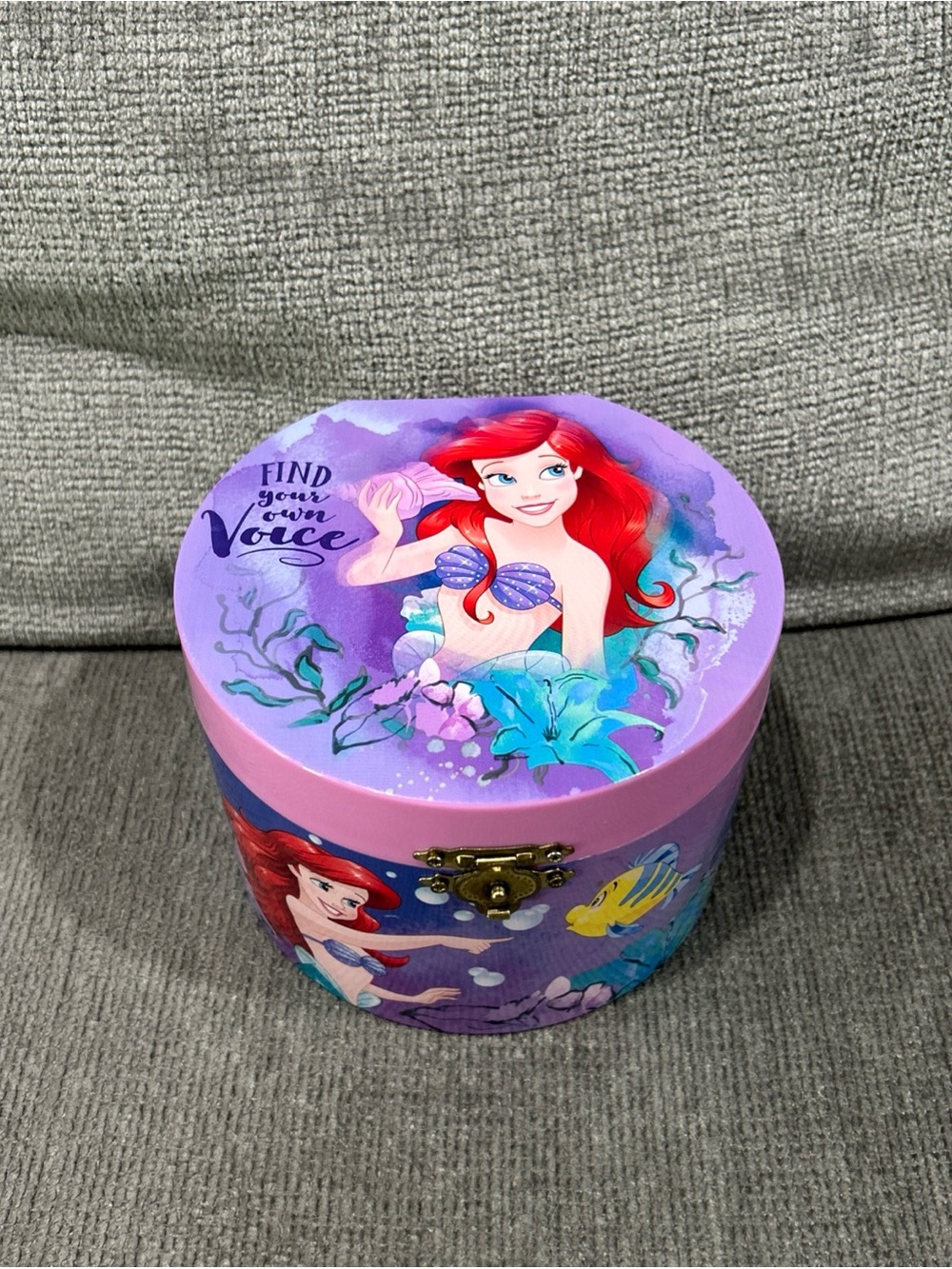 Little Mermaid musical jewelry box works Ariel spins Find Your Voice